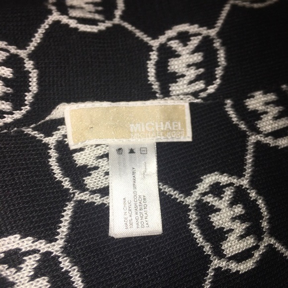 Michael Kors Fashion Scarf - Picture 1 of 3